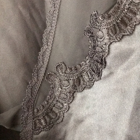 Vintage satin black robe with lace trim sz medium - Picture 4 of 9